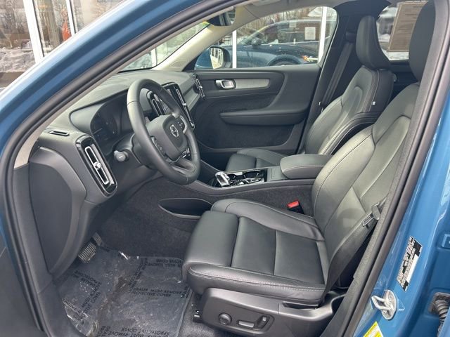 Certified 2025 Volvo XC40 B5 Plus image 17