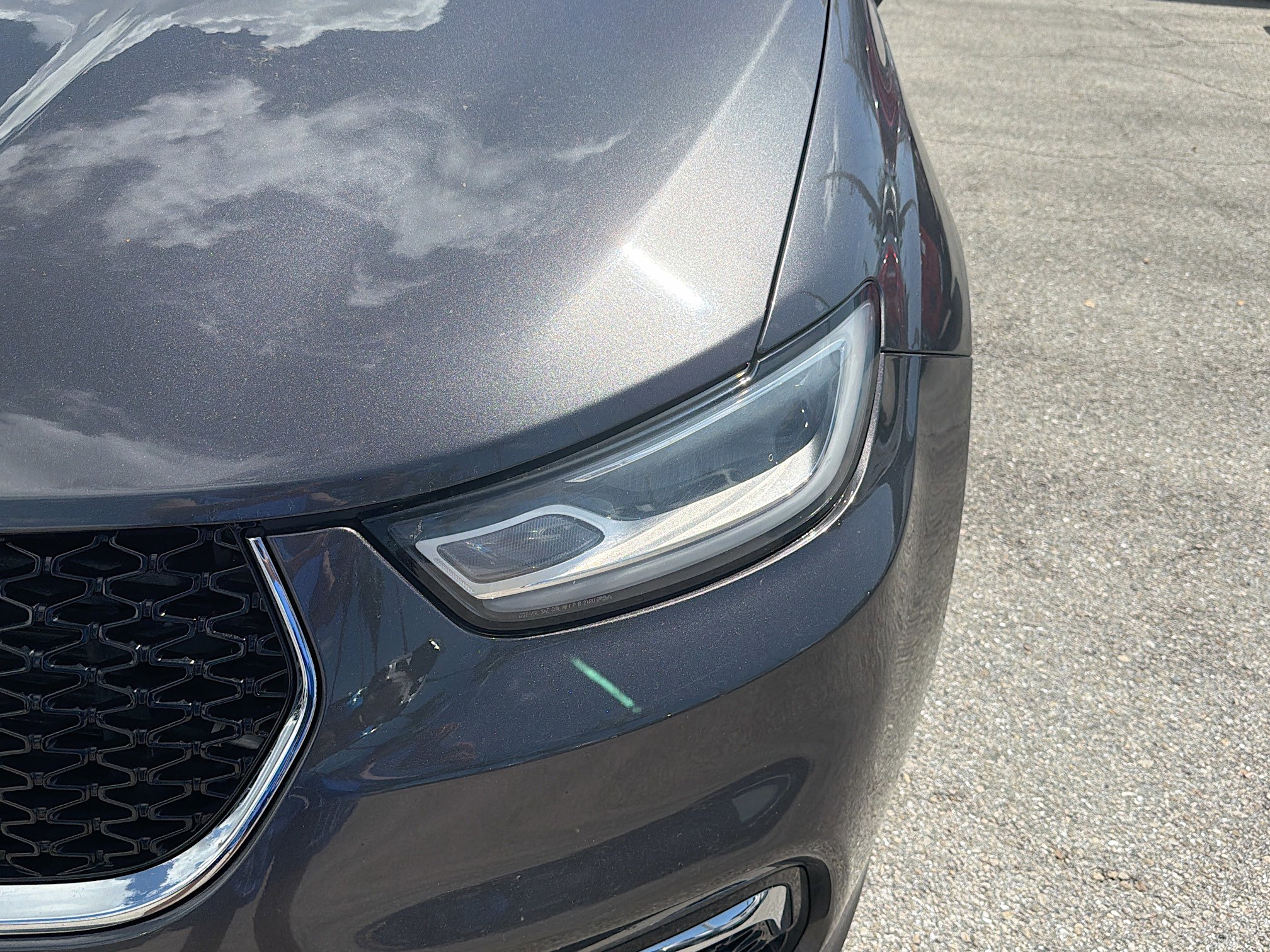 Used 2023 Chrysler Pacifica Touring-L image 10