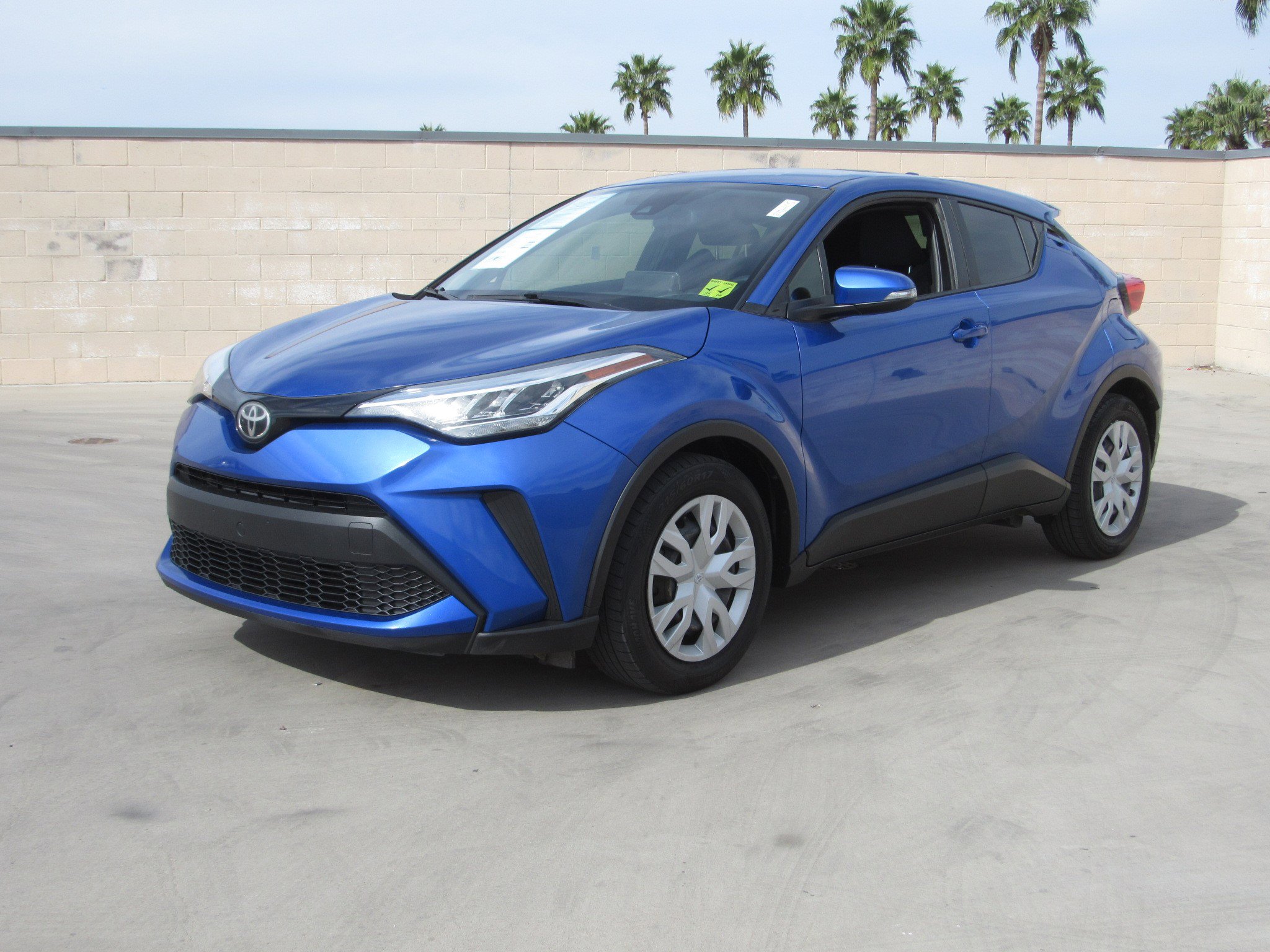 Used 2020 Toyota C-HR LE image 1