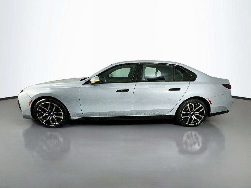 Used 2023 BMW 740i w/ Parking Assistance Package RWD image 2