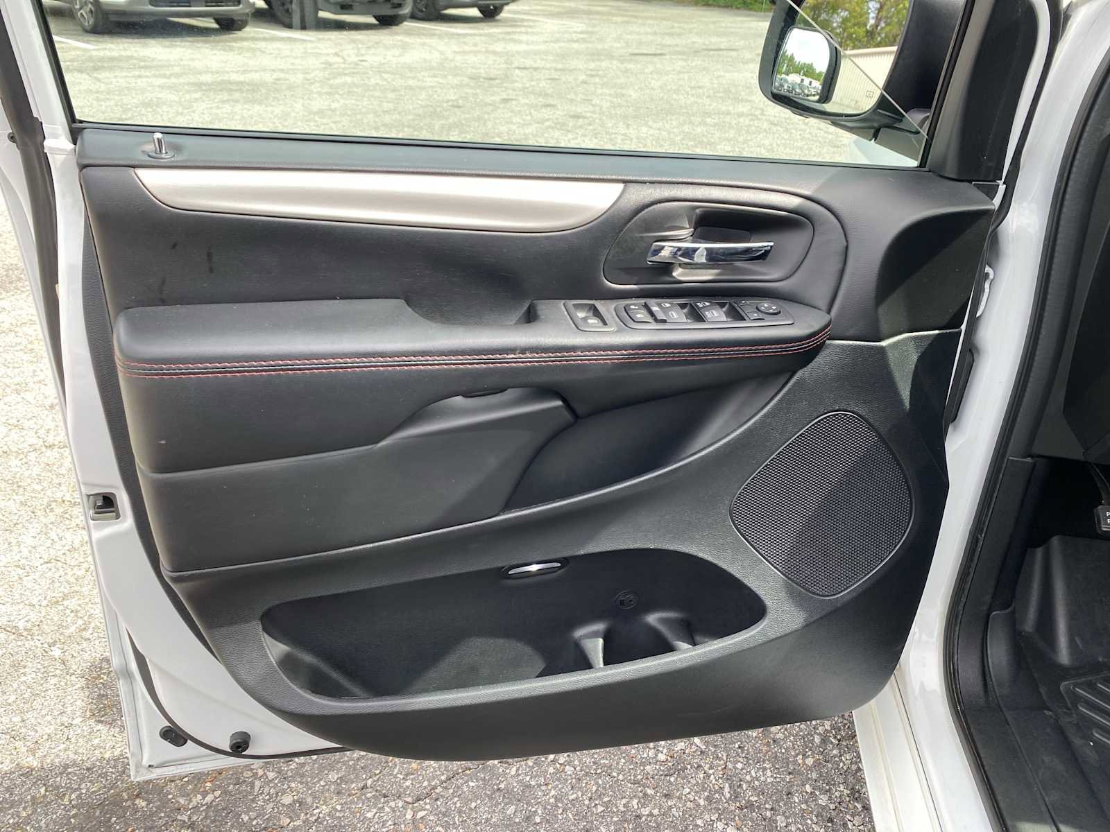 Used 2019 Dodge Grand Caravan GT image 26