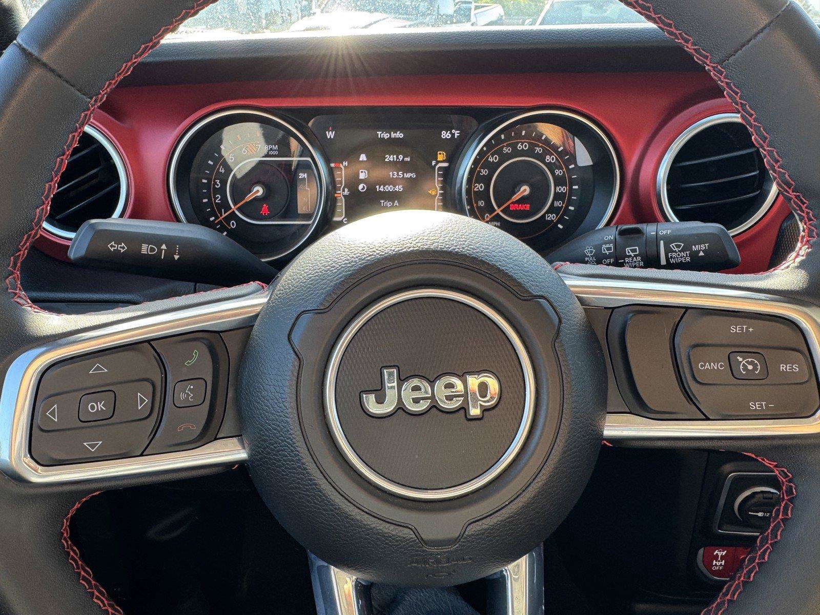 Used 2023 Jeep Wrangler Unlimited Rubicon AWD/4WD image 27