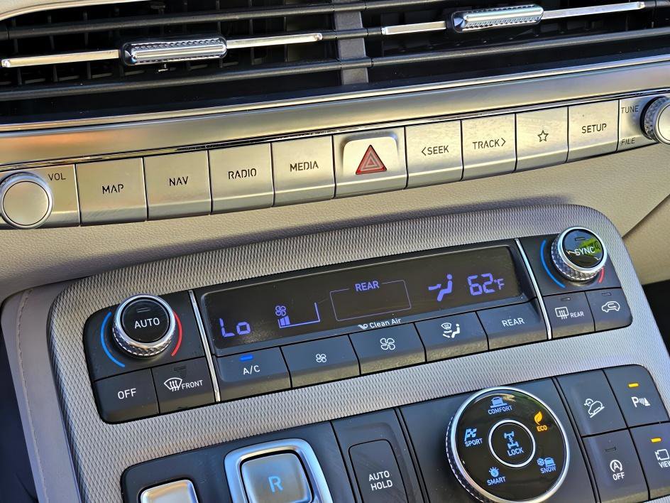 Used 2022 Hyundai Palisade Calligraphy image 23