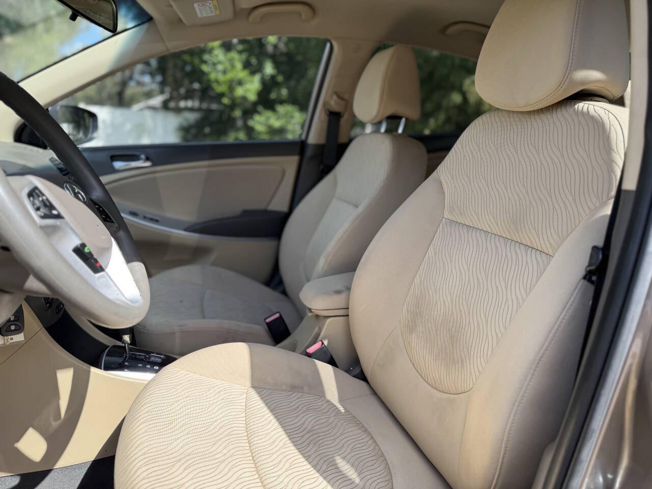Used 2013 Hyundai Accent GLS w/ Premium Pkg FWD image 12
