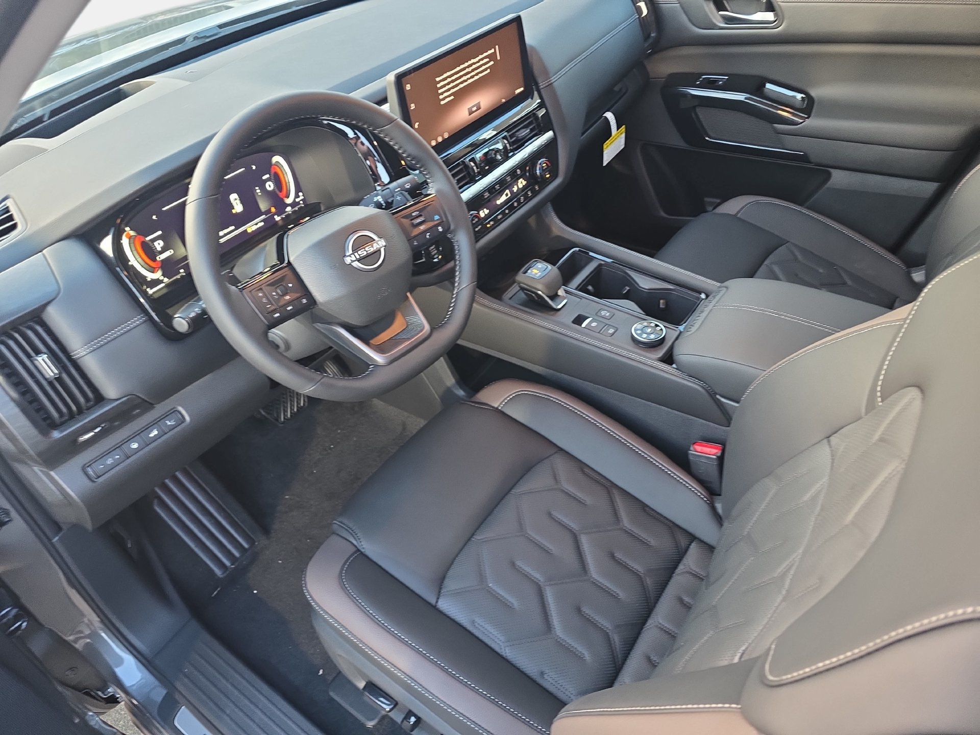 New 2026 Nissan Pathfinder Platinum w/ Cargo Package AWD/4WD image 16