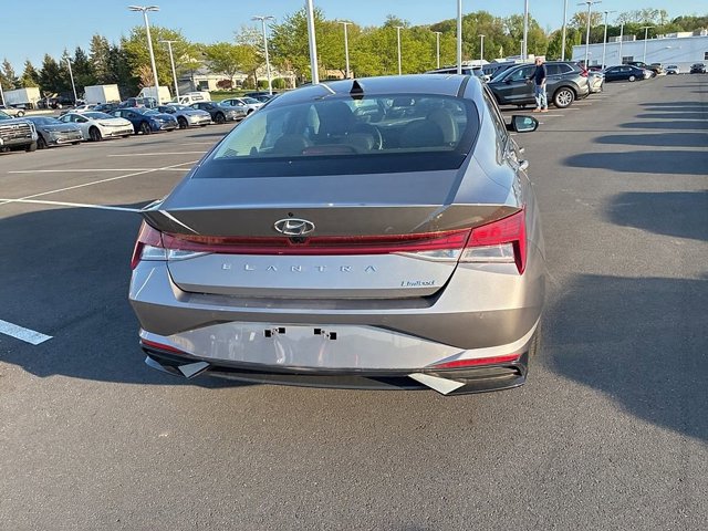 Used 2023 Hyundai Elantra Limited image 11