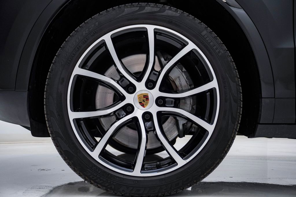 Certified 2023 Porsche Cayenne S AWD/4WD image 13