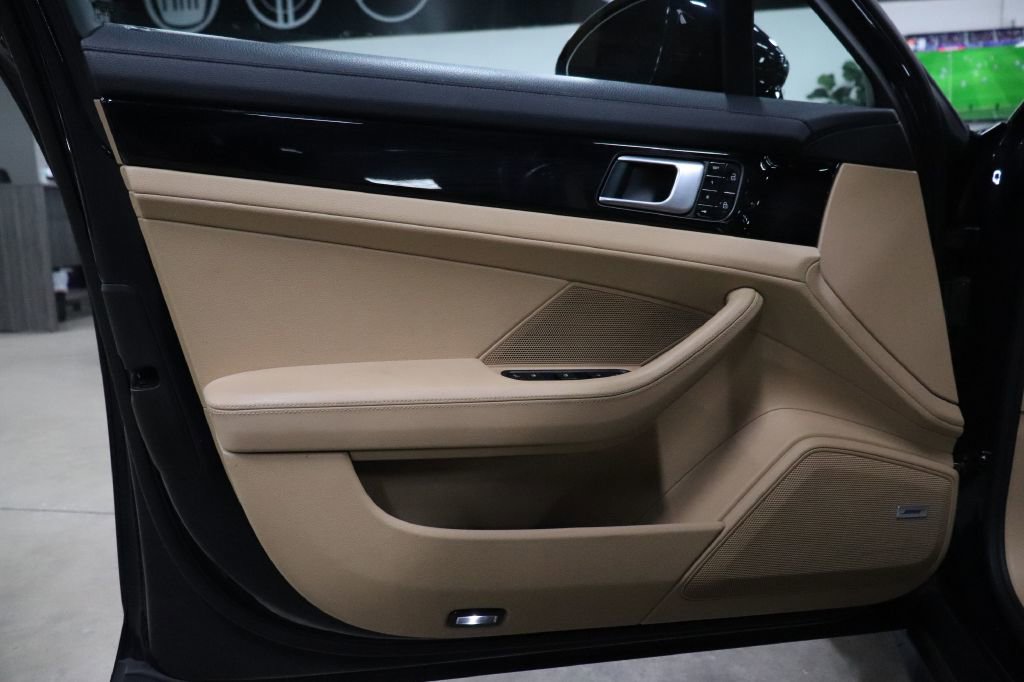 Used 2020 Porsche Panamera image 9