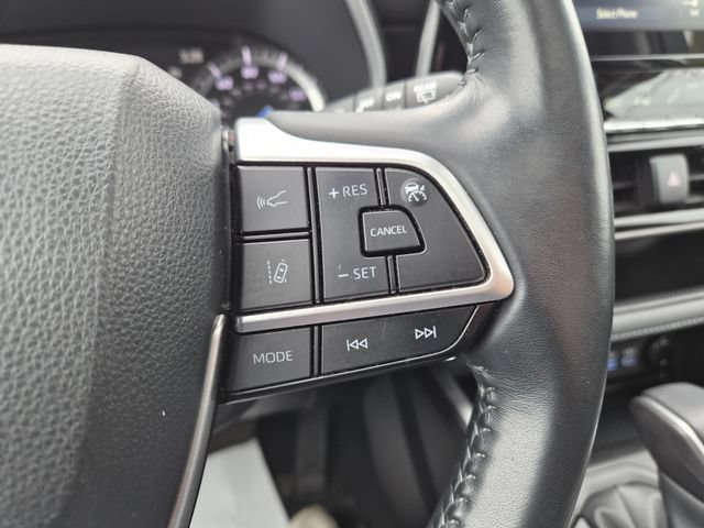 Used 2022 Toyota Highlander XLE AWD/4WD image 19