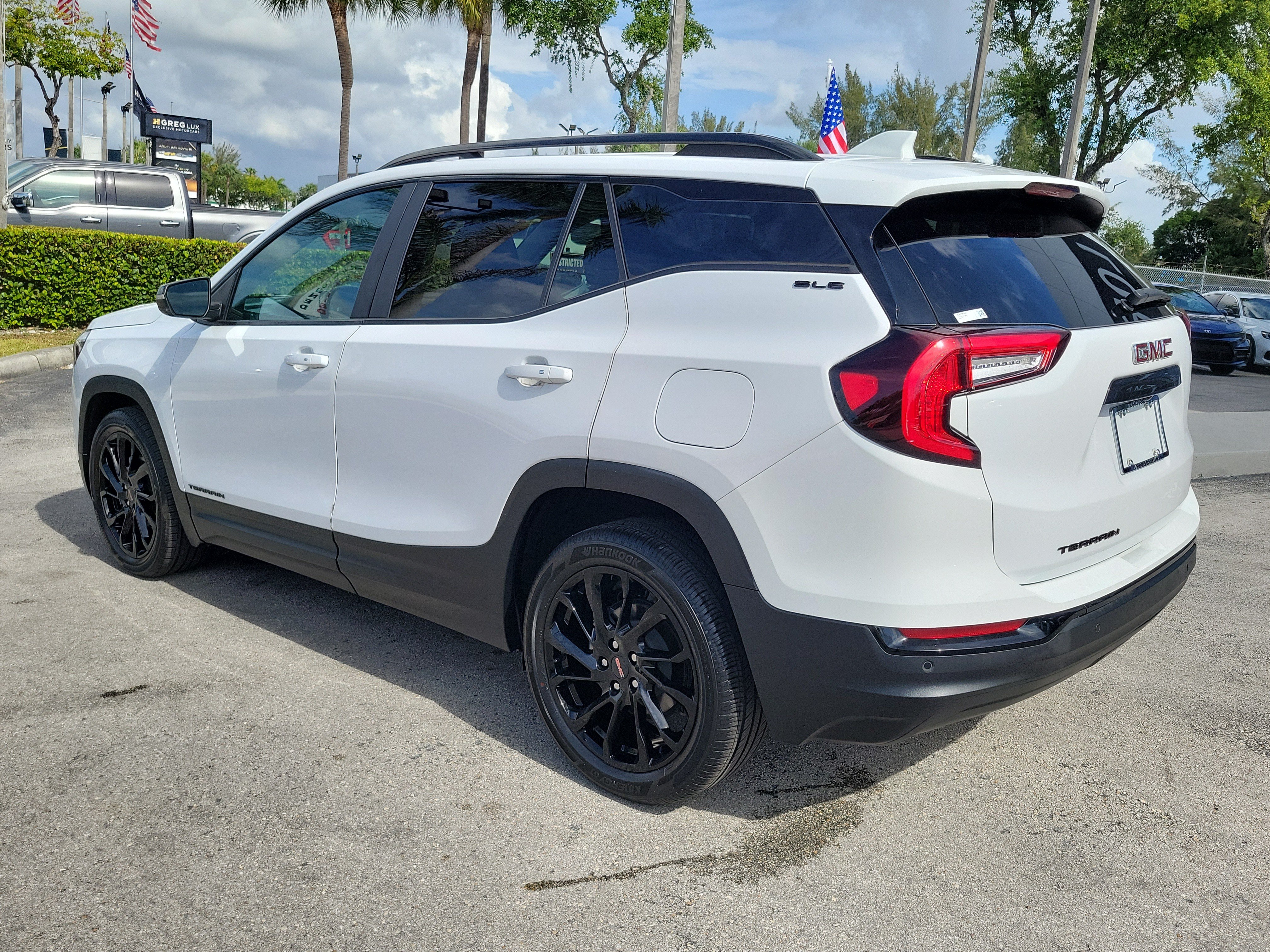 Used 2023 GMC Terrain SLE w/ Elevation Edition FWD image 7