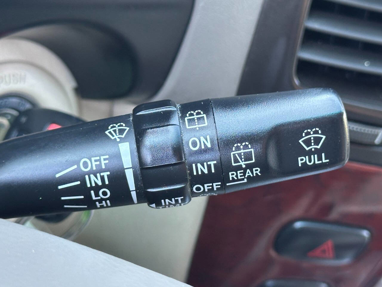 Used 2004 Toyota Land Cruiser image 38