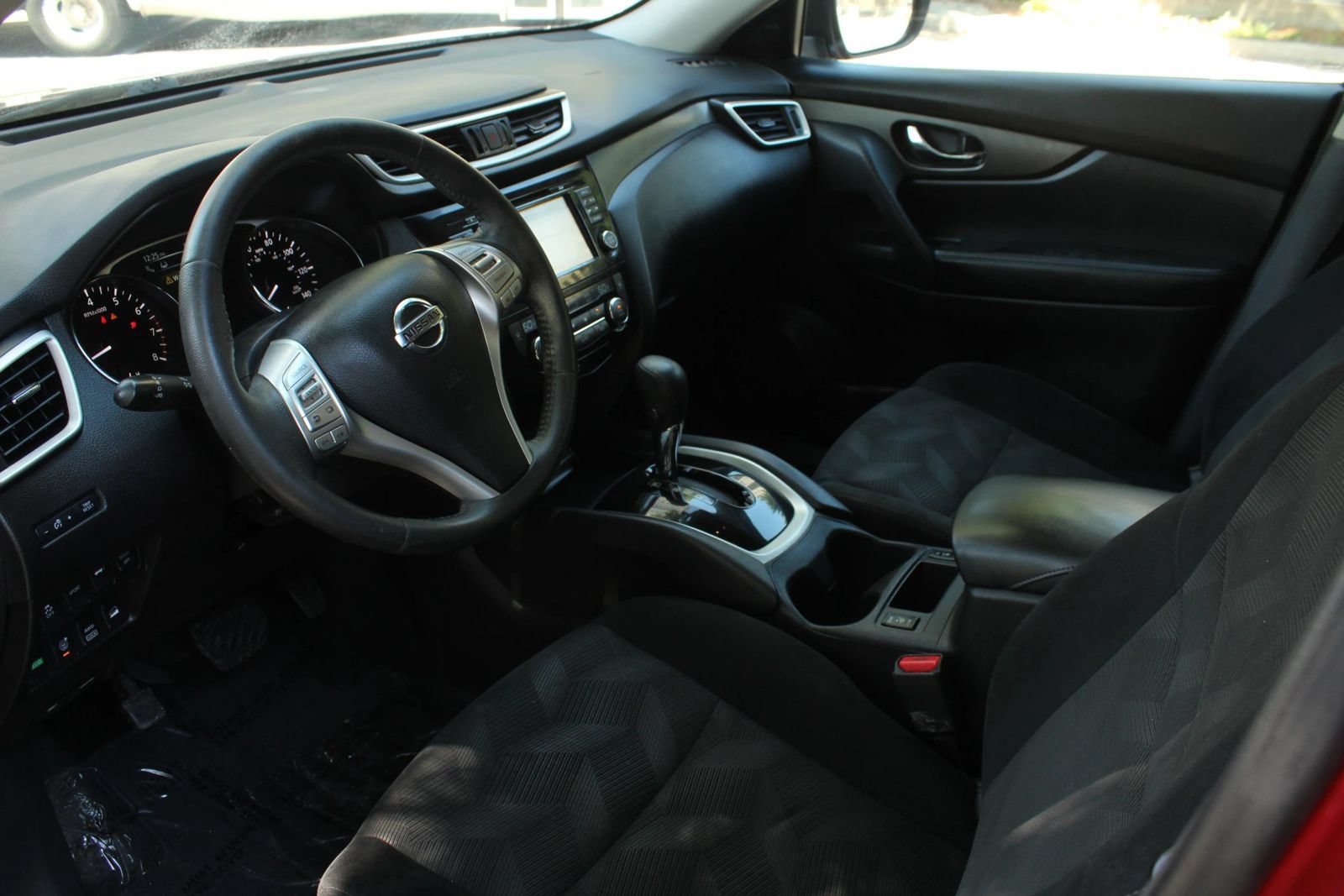 Used 2015 Nissan Rogue SV w/ SV Premium Package AWD/4WD image 13