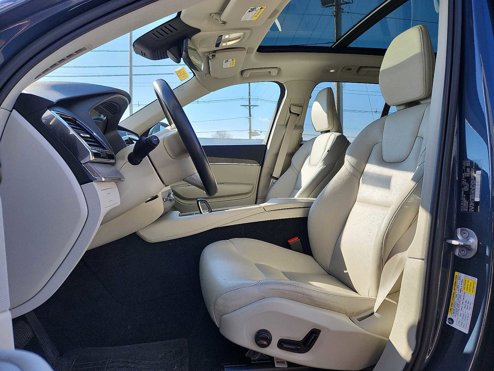 Certified 2023 Volvo XC90 B6 Plus w/ Protection Package Premier image 13