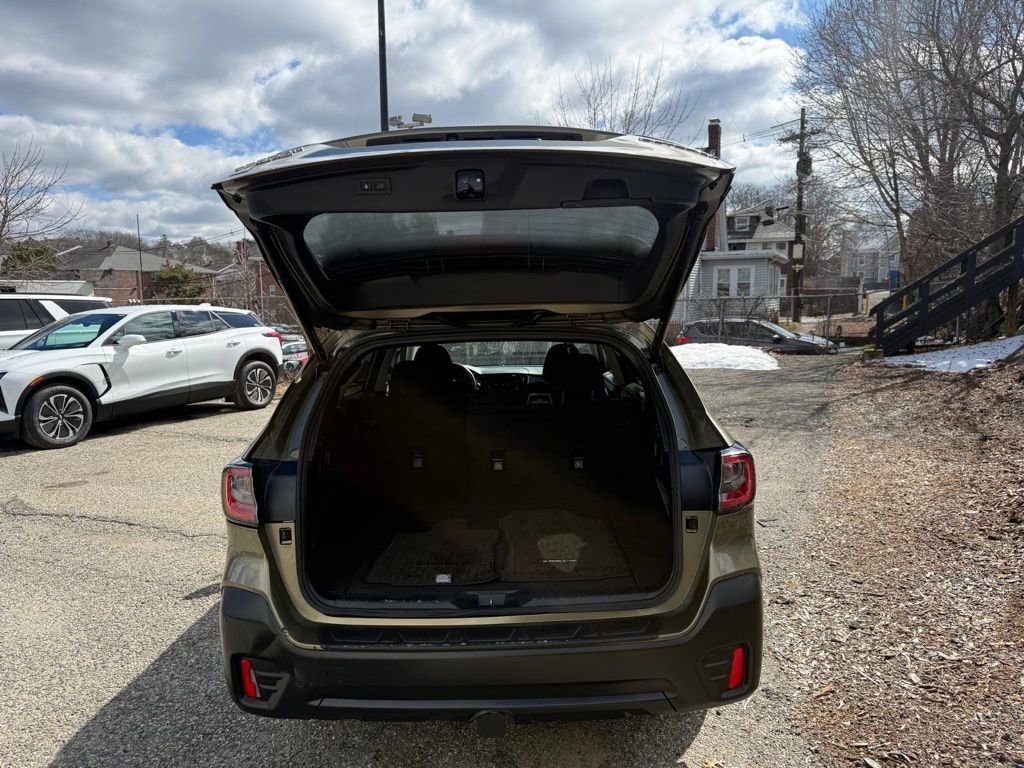 Used 2022 Subaru Outback Premium image 5