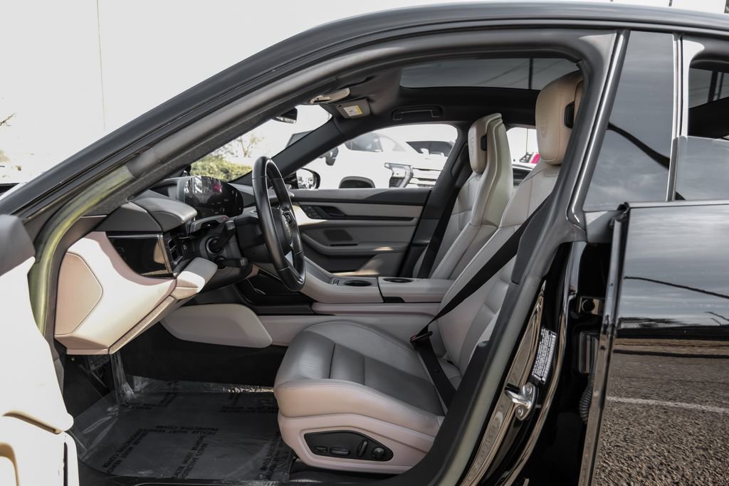 Used 2022 Porsche Taycan image 30