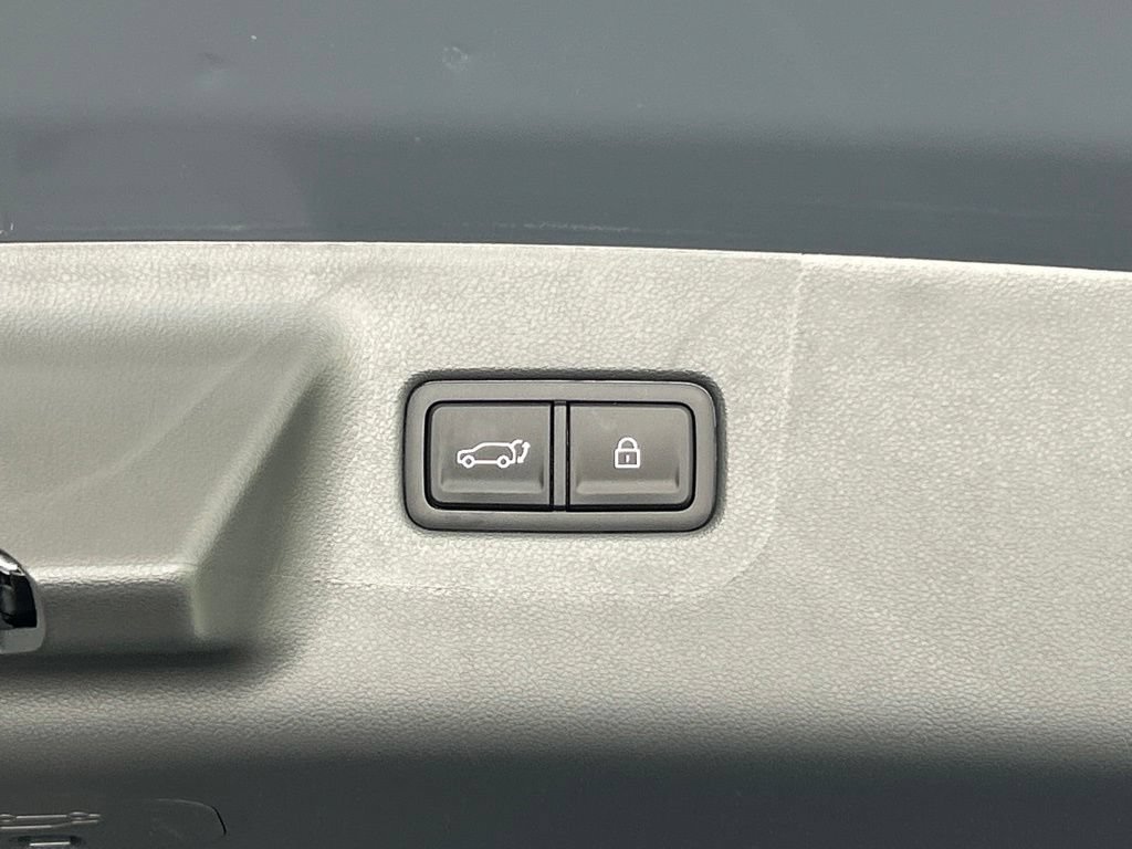 Used 2025 Hyundai Santa Fe SEL FWD image 30