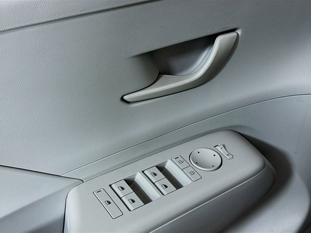 Used 2025 Hyundai Kona SEL image 18