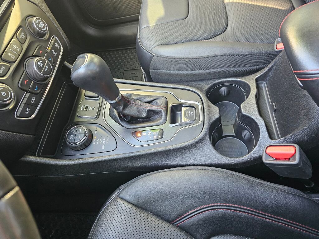 Used 2019 Jeep Cherokee Trailhawk image 27