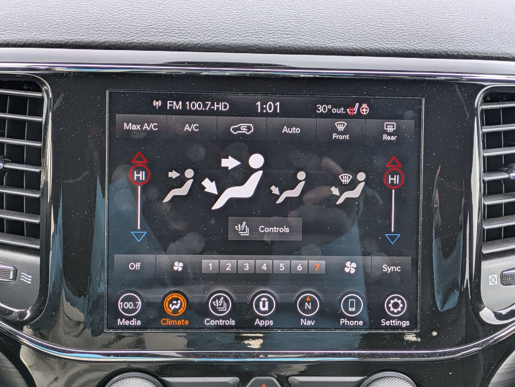 Used 2022 Jeep Grand Cherokee Laredo X image 14