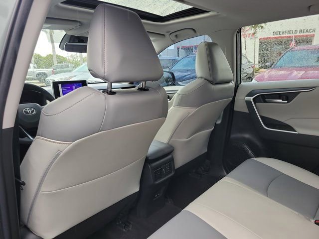Used 2023 Toyota RAV4 XLE Premium image 9
