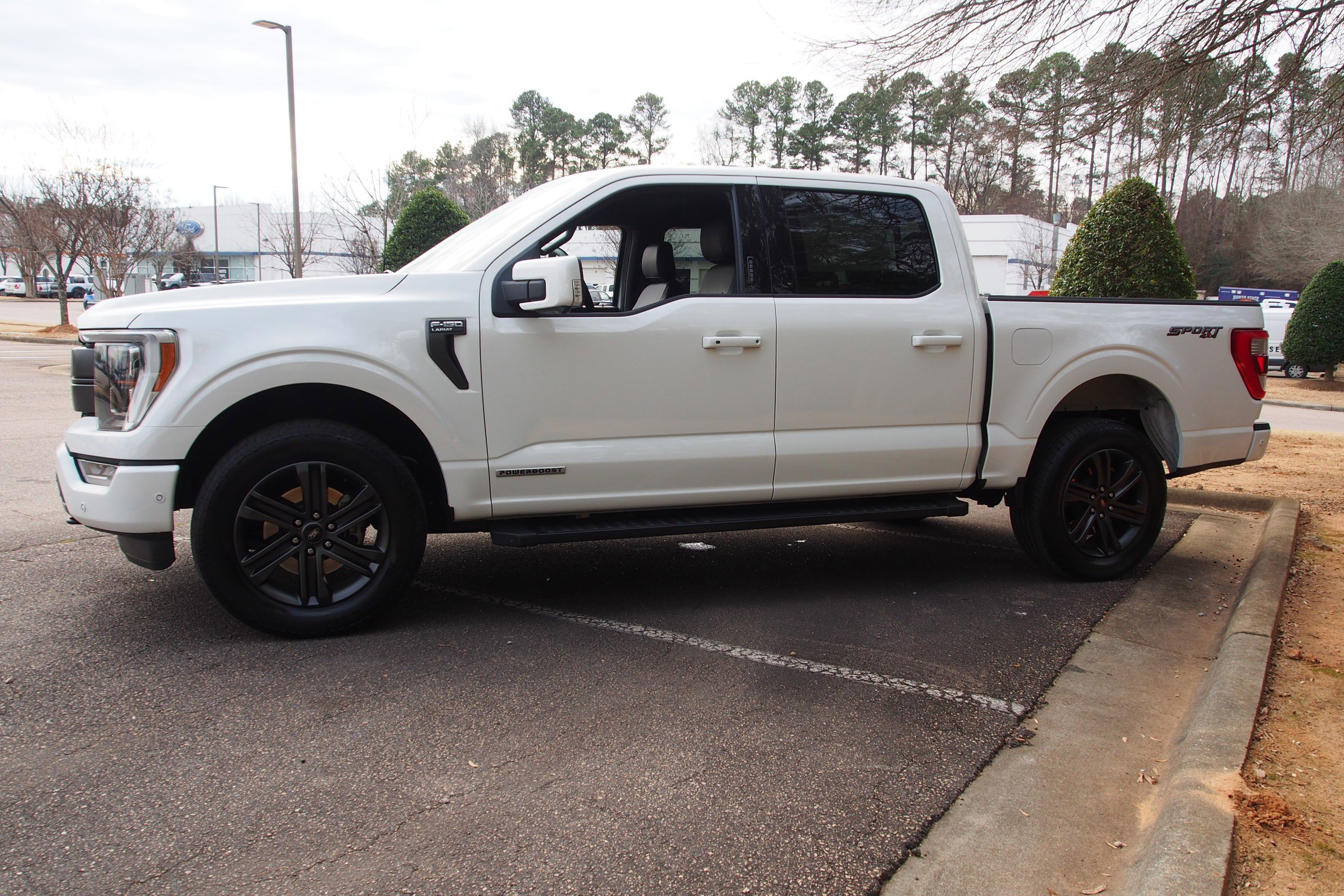 Used 2022 Ford F150 Lariat w/ Equipment Group 502A High AWD/4WD image 4