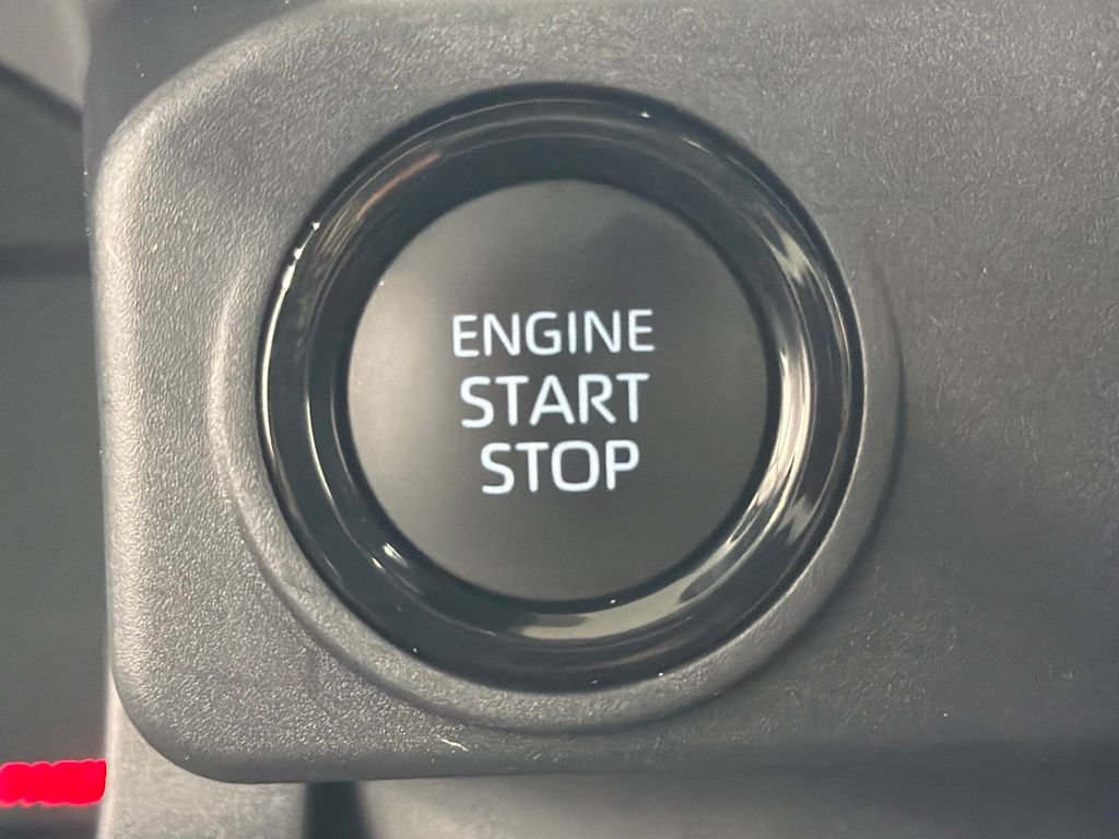 Used 2025 Toyota Tacoma SR5 AWD/4WD image 29