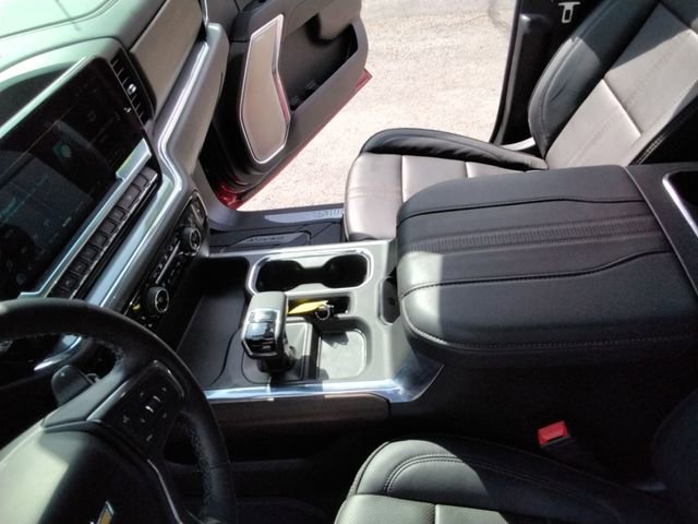 Used 2024 Chevrolet Silverado 1500 High Country w/ Technology Package AWD/4WD image 23