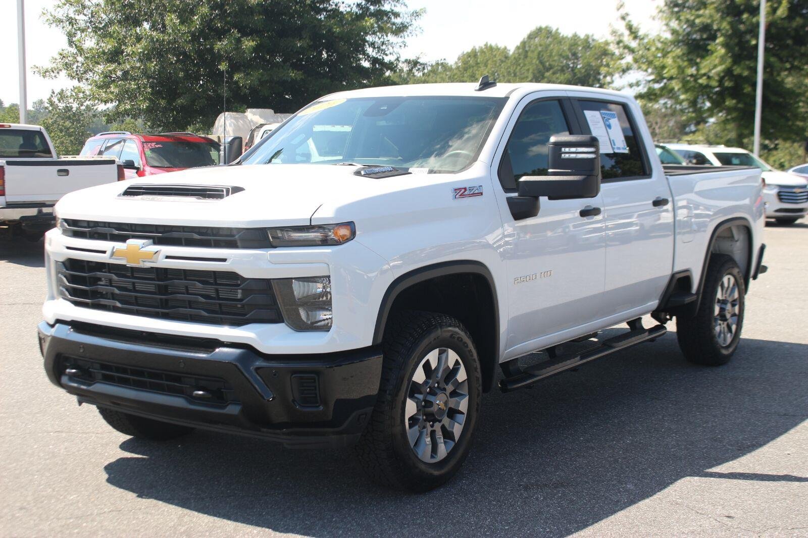 Used 2026 Chevrolet Silverado 2500 Custom w/ Custom Value Package AWD/4WD image 3