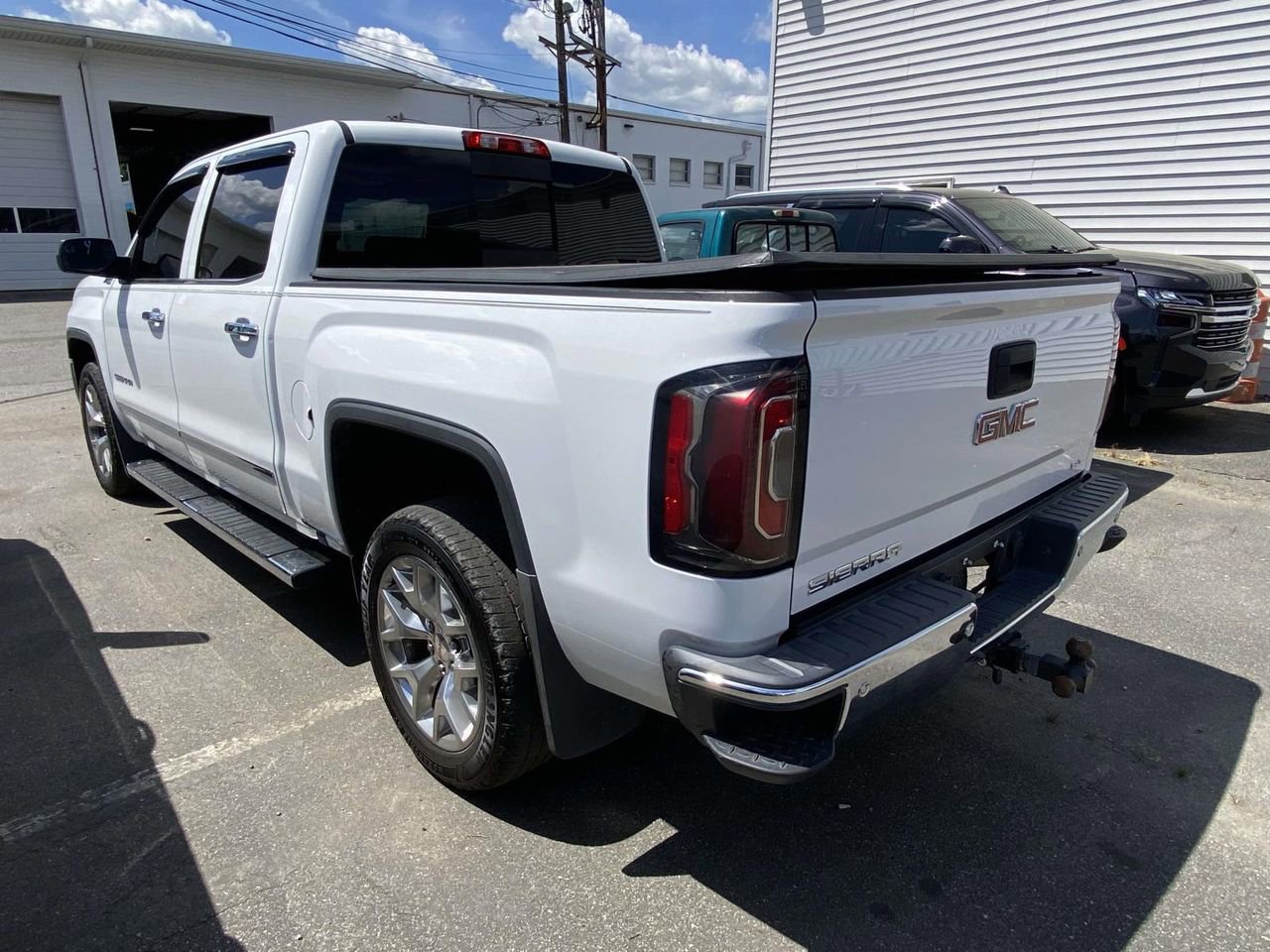 Used 2017 GMC Sierra 1500 SLT w/ SLT Premium Package image 5