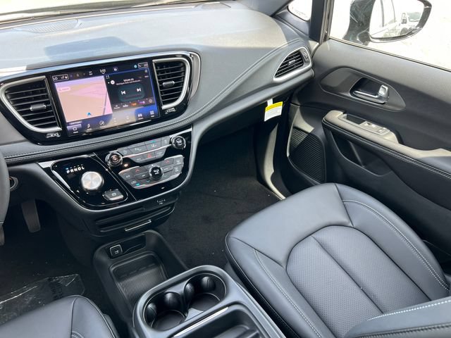 New 2027 Chrysler Pacifica Select w/ Family Tech Group AWD/4WD image 34