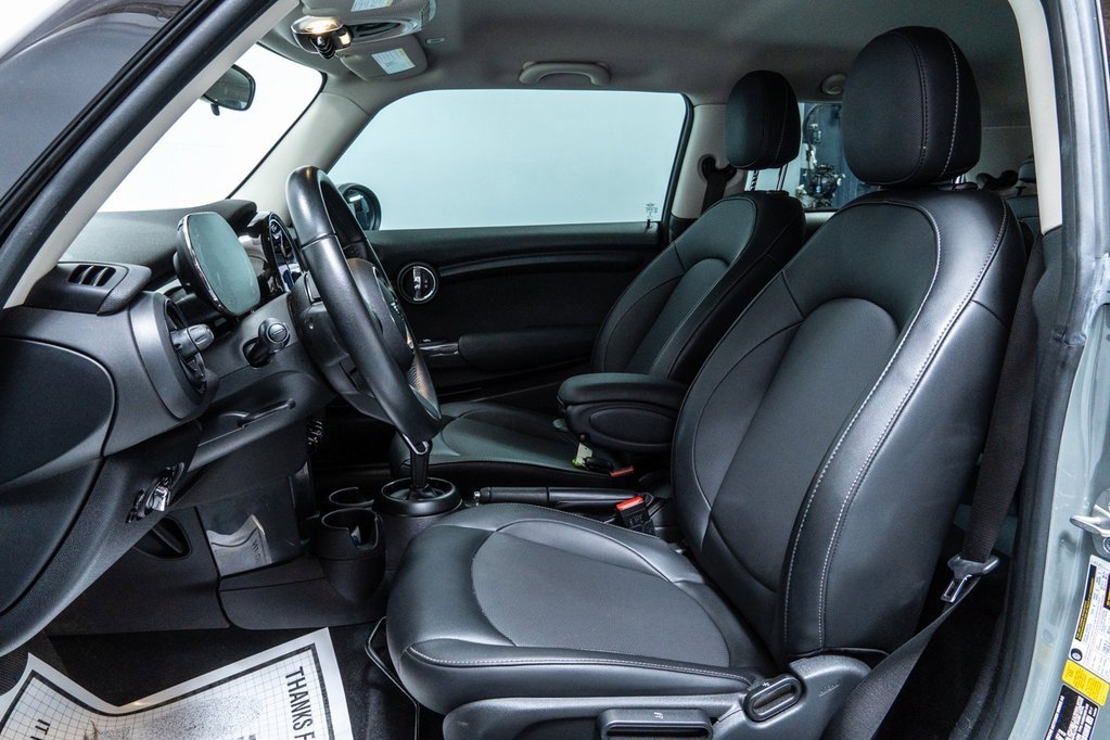 Used 2022 MINI Cooper 2-Door Hardtop image 5