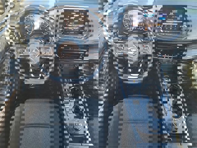 Certified 2024 Nissan Rogue SV image 27