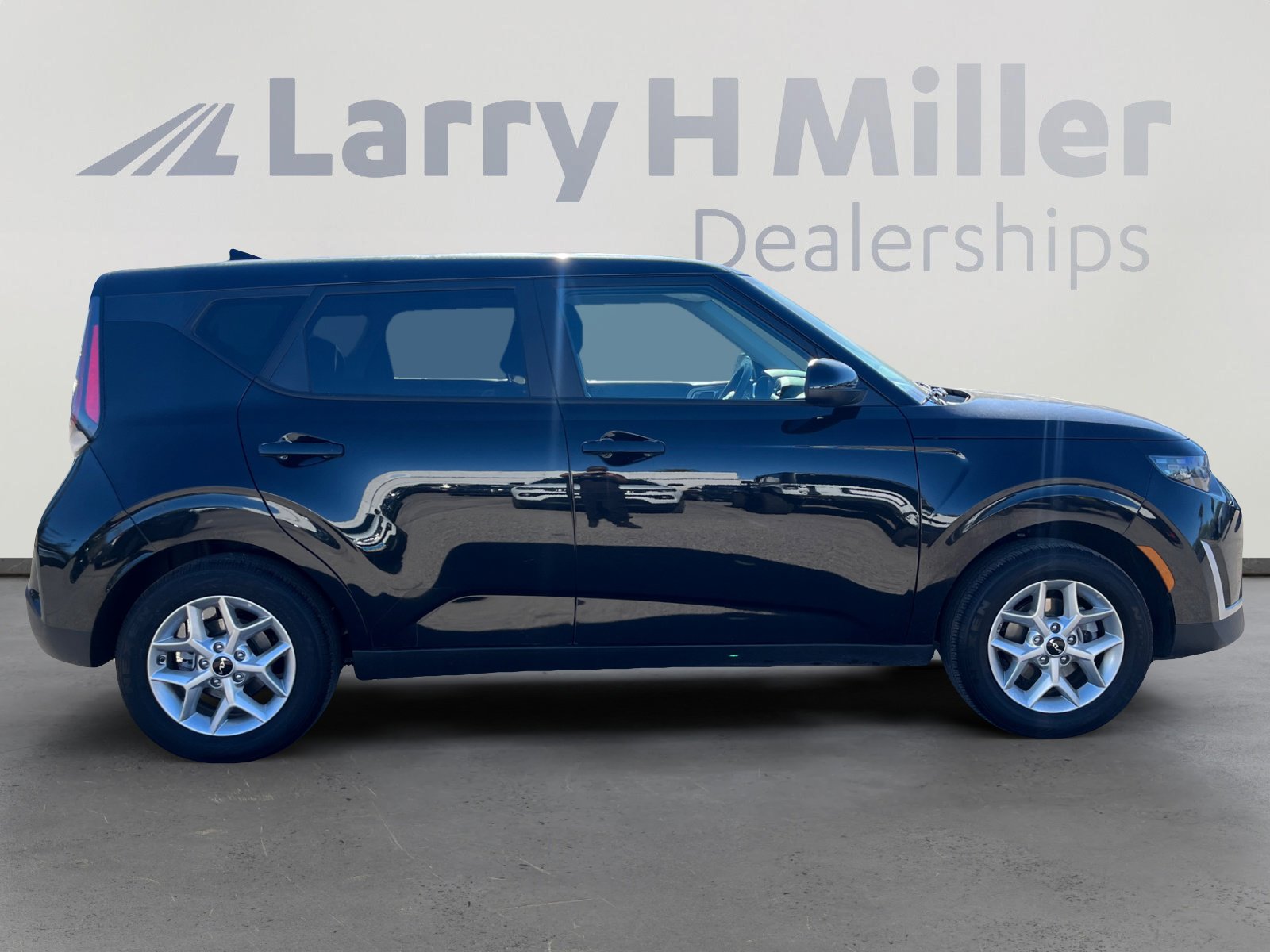 Used 2025 Kia Soul LX image 6