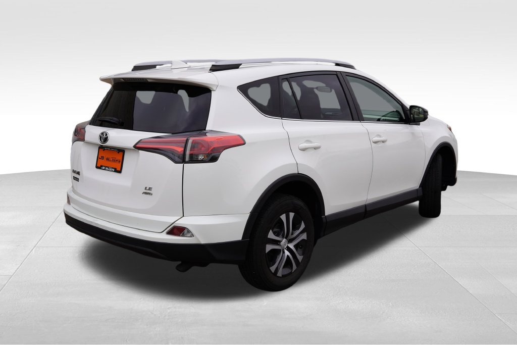 Used 2017 Toyota RAV4 LE AWD/4WD image 5