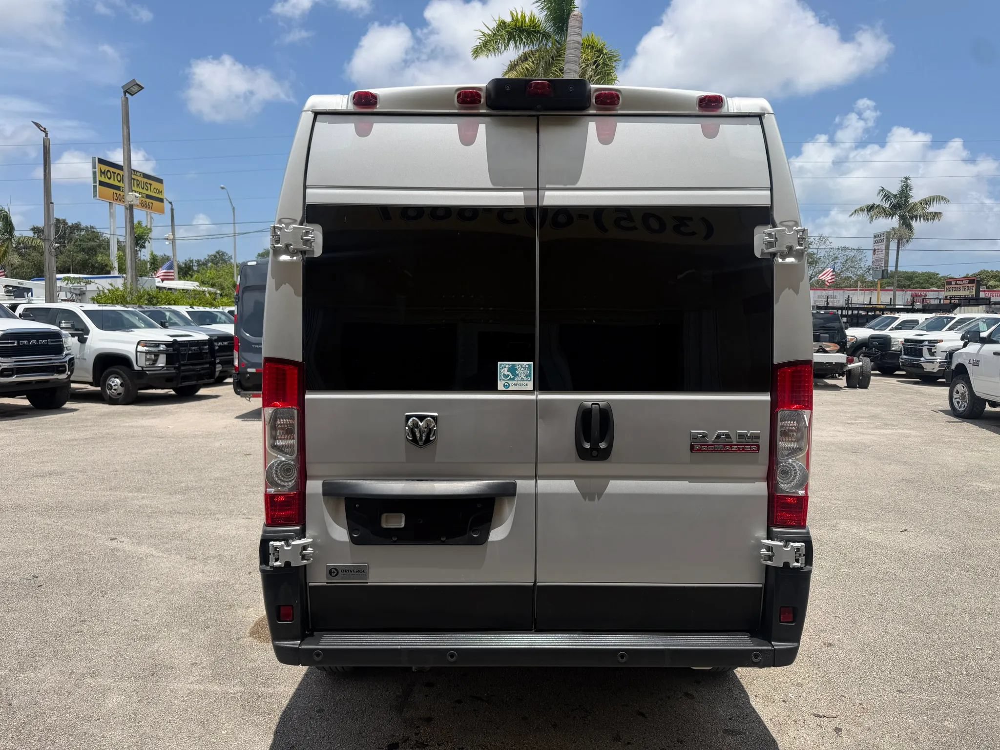 Used 2020 RAM ProMaster 2500 w/ Premium Appearance Group FWD image 5