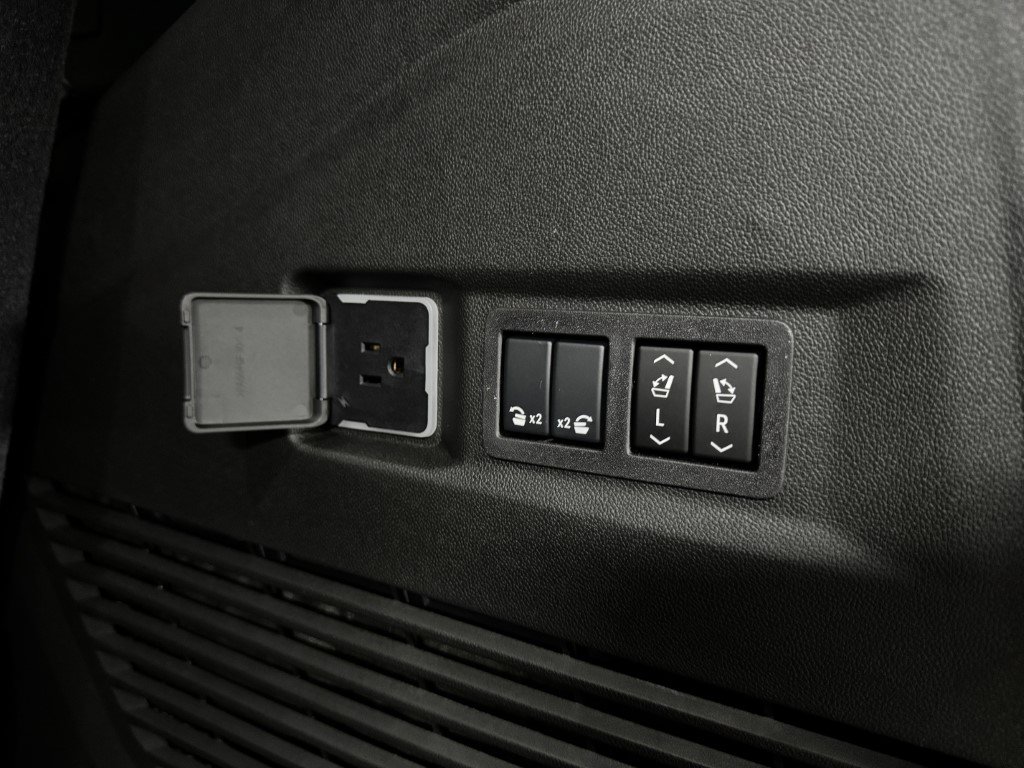 New 2026 GMC Yukon Denali w/ Sun & Power Step Package image 62