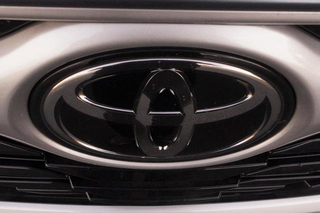 Used 2022 Toyota Highlander XLE image 46