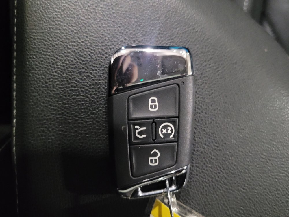 Used 2020 Volkswagen Jetta SEL Premium FWD image 32
