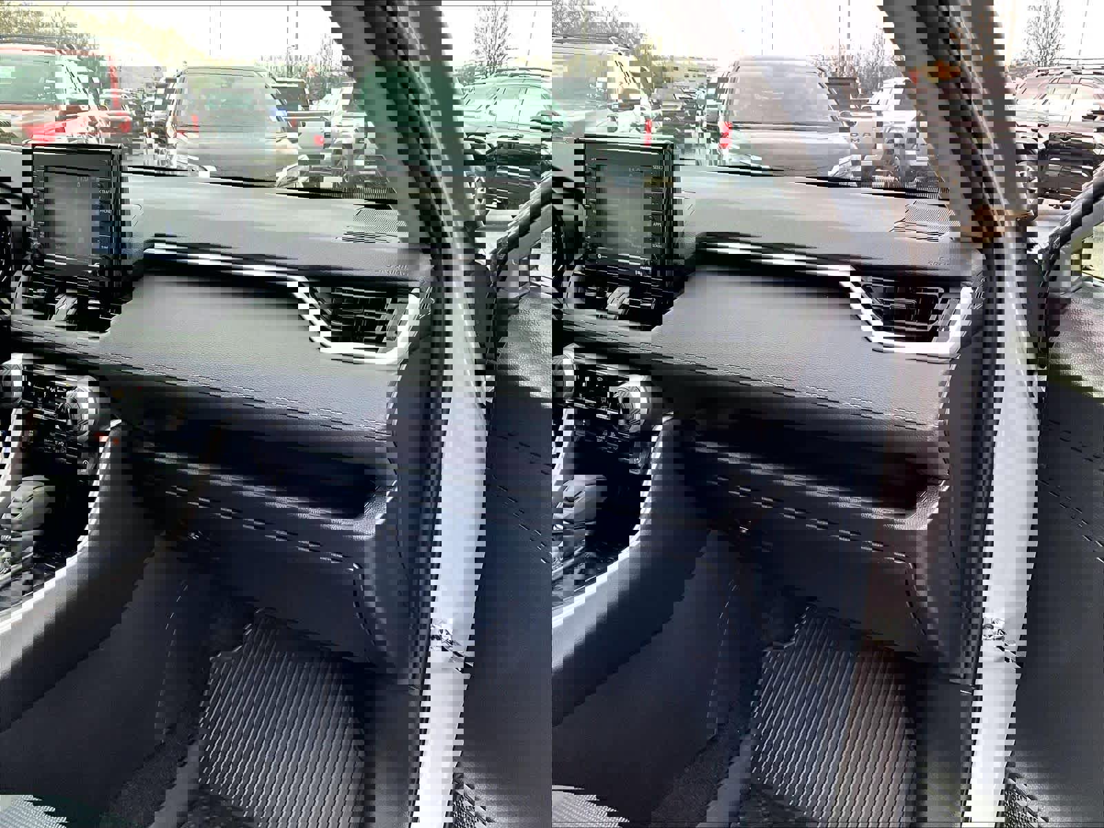 Used 2022 Toyota RAV4 LE image 13