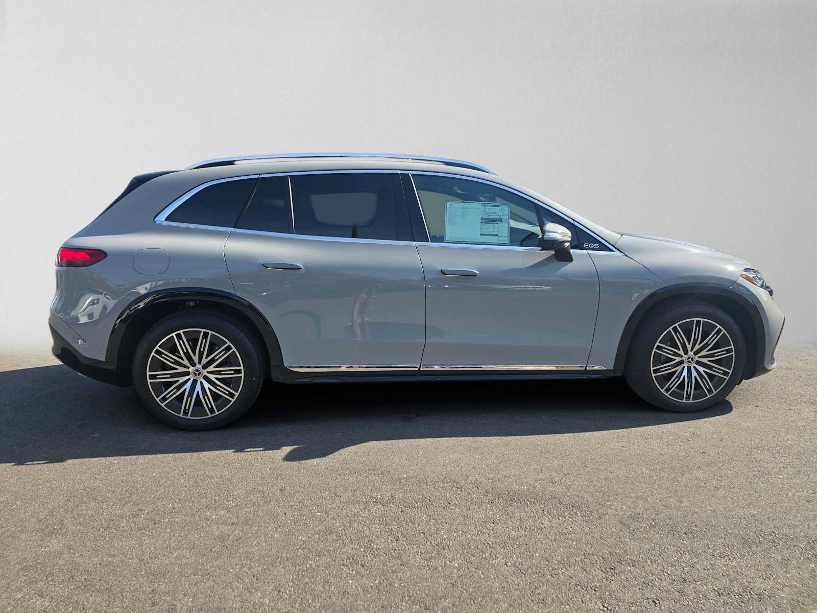 New 2027 Mercedes-Benz EQS 400 4MATIC SUV image 2