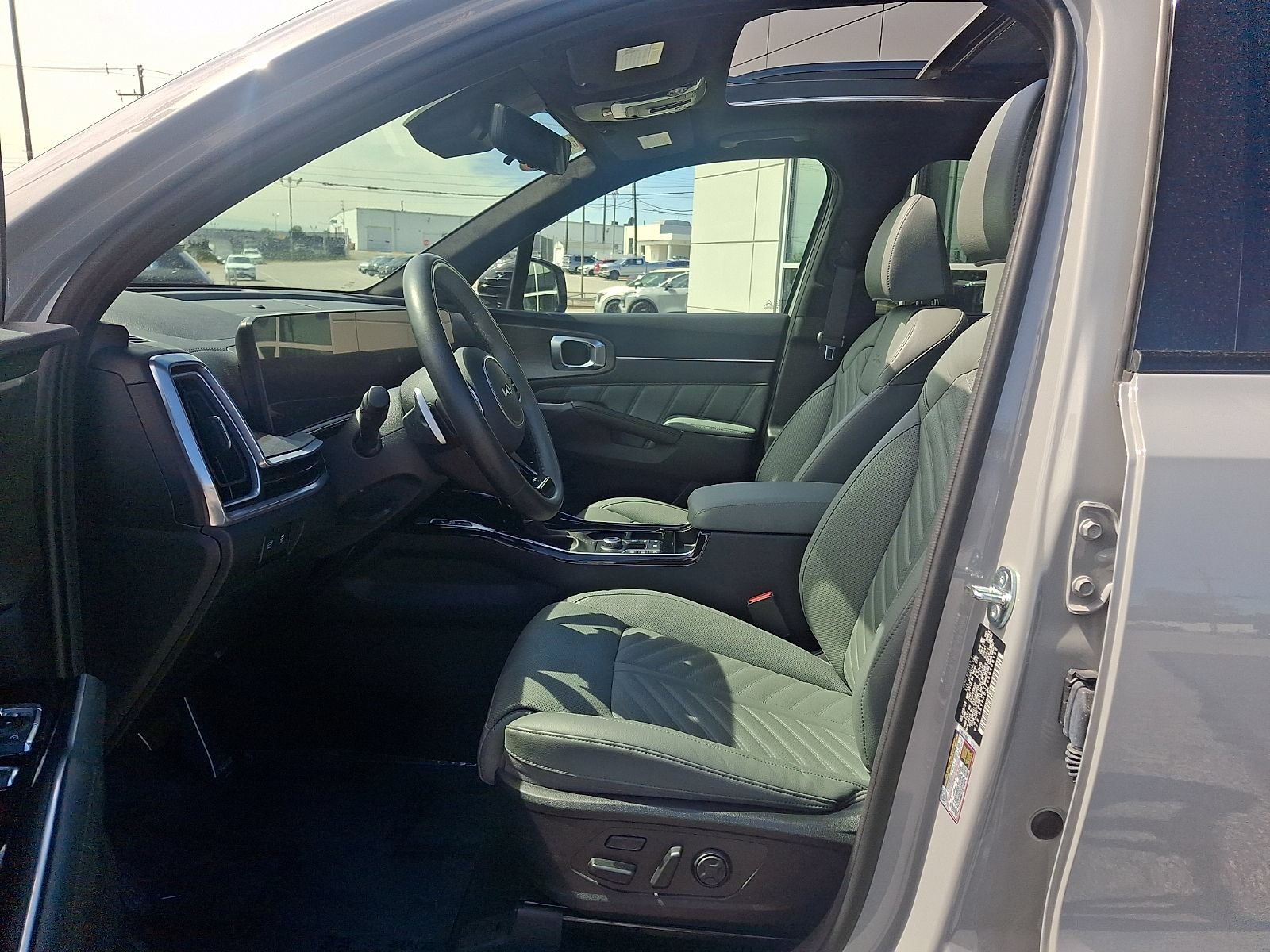 Certified 2025 Kia Sorento SX Prestige w/ Sage Leather Package AWD/4WD image 13
