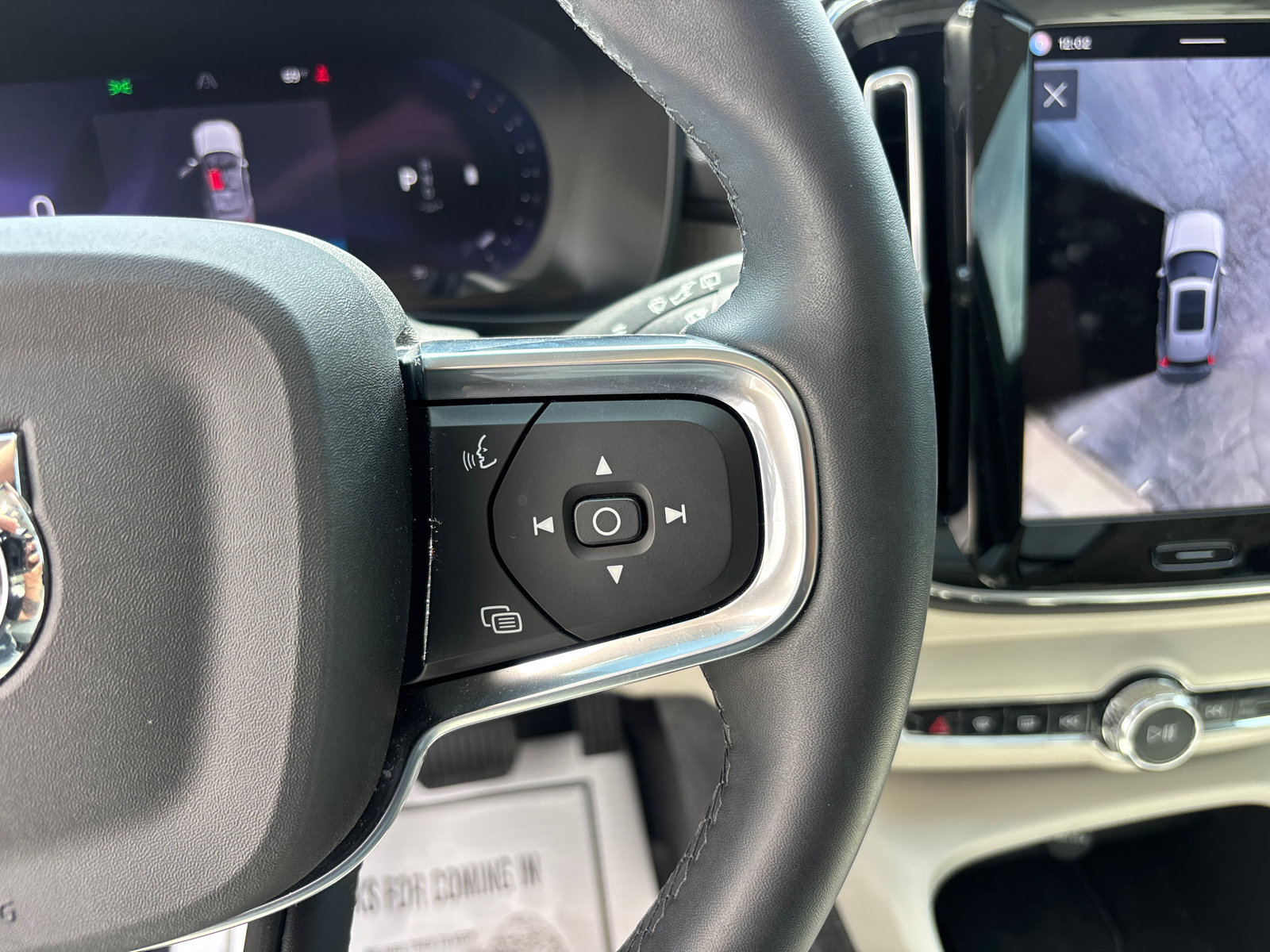 Used 2024 Volvo XC40 B5 Plus w/ Climate Package AWD/4WD image 18