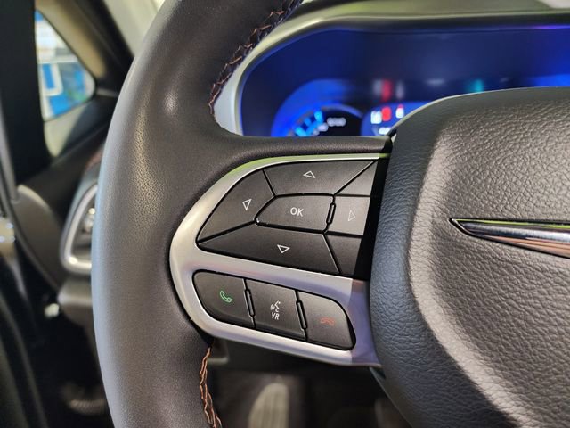 Used 2025 Chrysler Pacifica Pinnacle FWD image 26