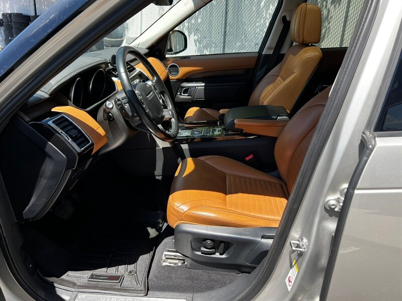 Used 2017 Land Rover Discovery HSE Luxury AWD/4WD image 18