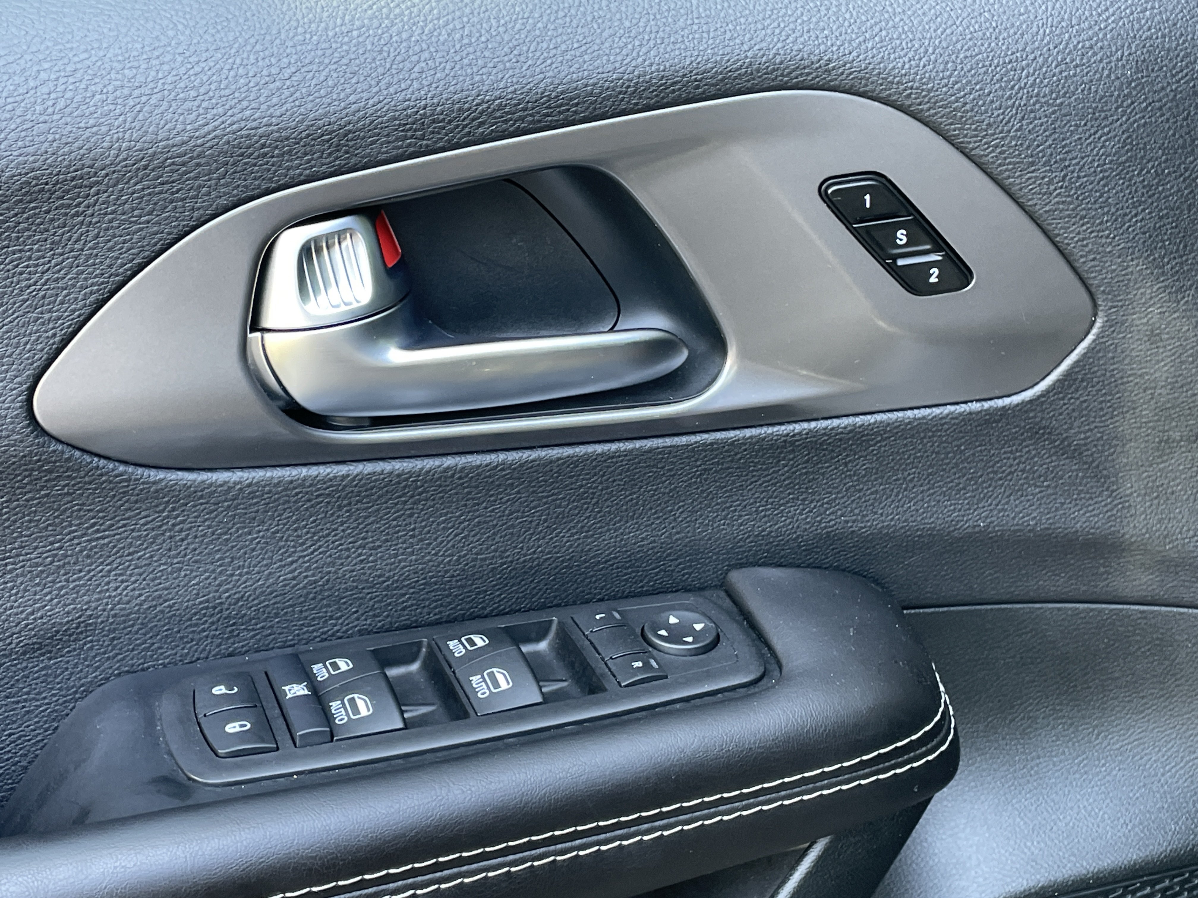 Used 2026 Chrysler Pacifica Select FWD image 14