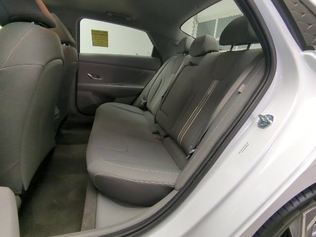 Used 2025 Hyundai Elantra SEL FWD image 27