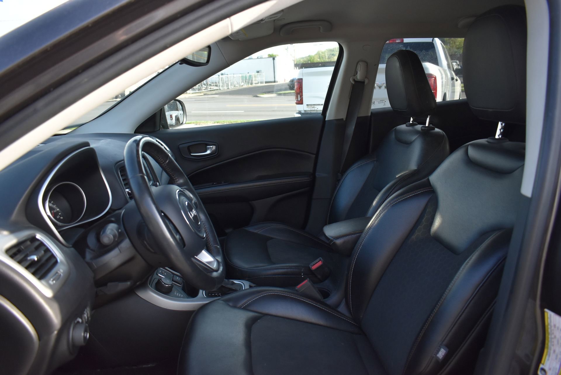 Used 2018 Jeep Compass Latitude w/ Cold Weather Group image 13