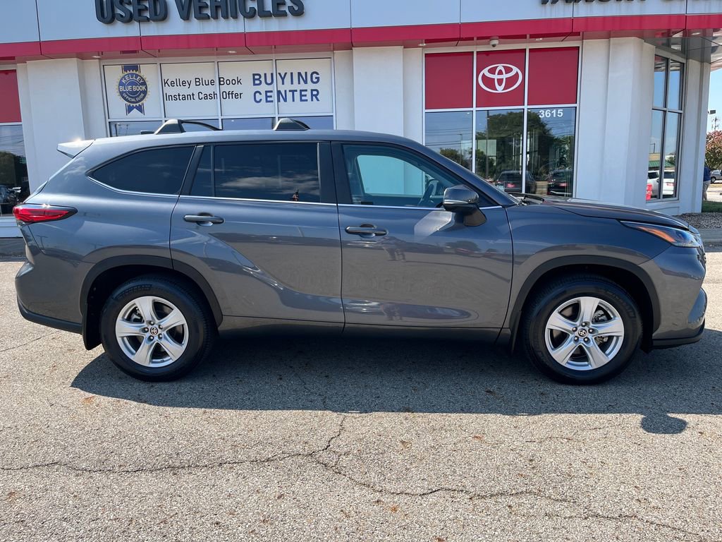 Certified 2023 Toyota Highlander L image 7