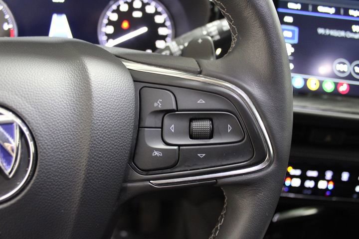 Used 2023 Buick Envision Essence image 37