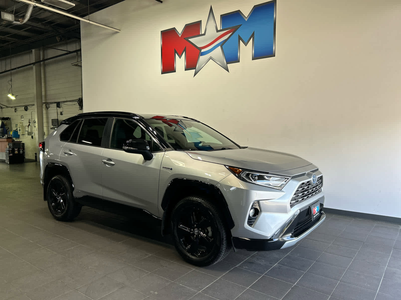 Used 2020 Toyota RAV4 XSE w/ Carpet Mat Package AWD/4WD image 2